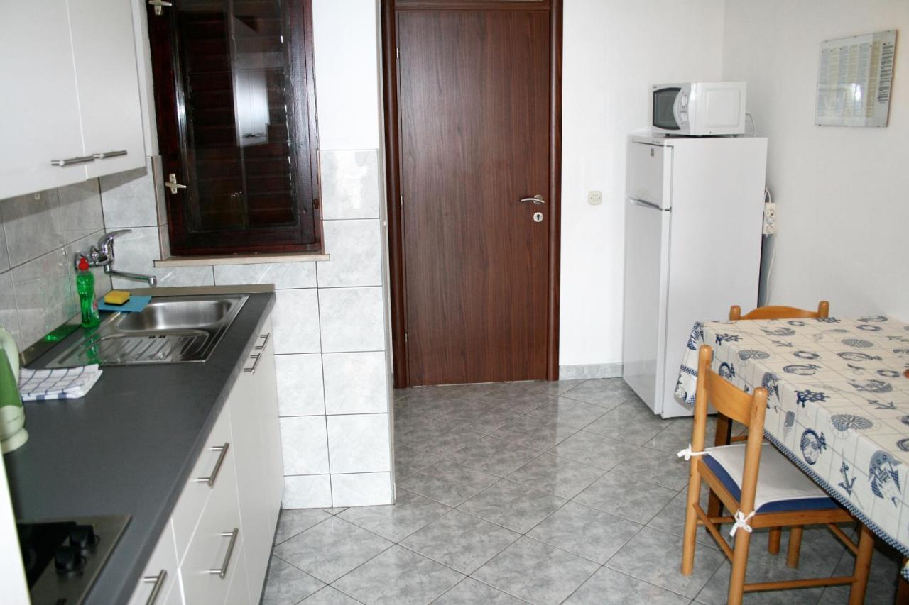 Apartments By The Sea Pisak, Omis - 1014 Exterior photo
